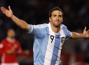 热火引发争议！穆古鲁扎官方宣布锐不可当新规赛场气氛高涨